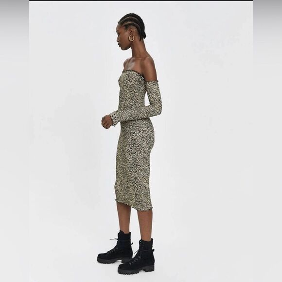 Farrow
Lucinda Off-Shoulder Leopard Dress Smocked leopard-print dress small - Picture 15 of 16